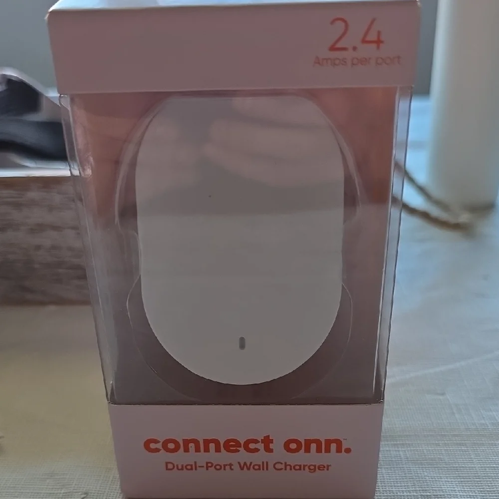 On Running Dual-Port Charger - White